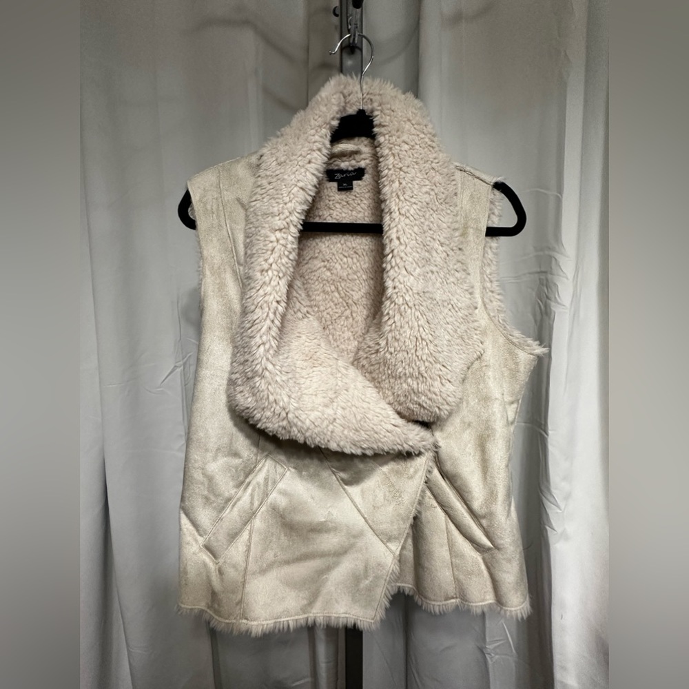 Beautiful Western “ Zaria” Furry lined Vest